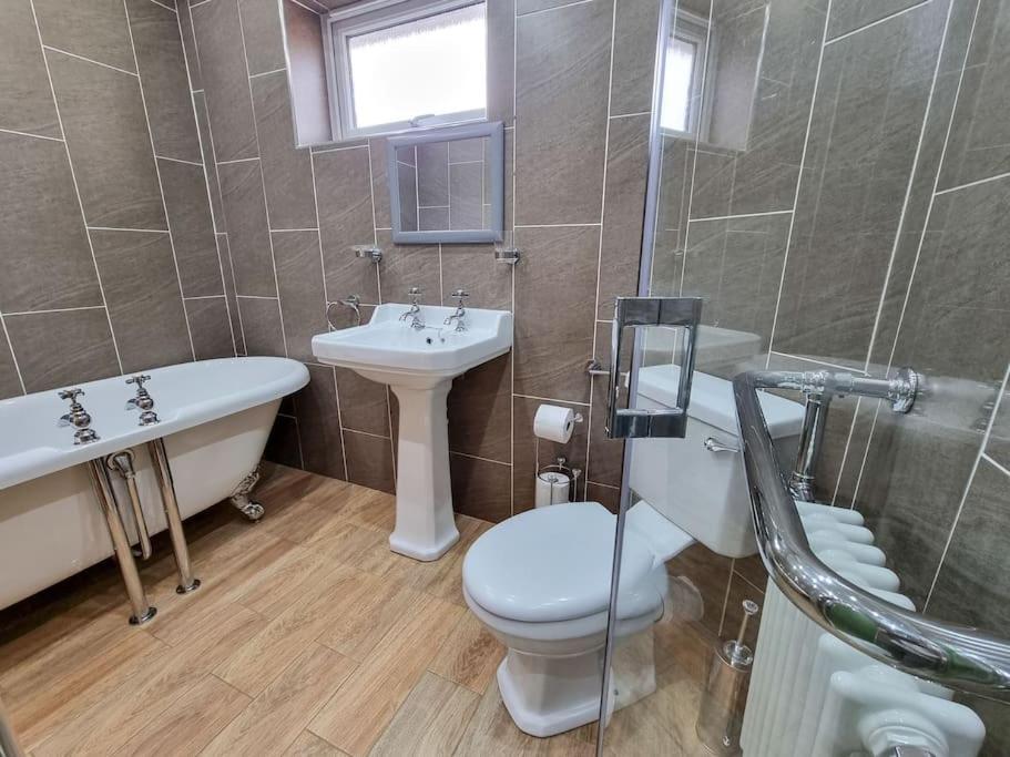 Stunning Family Home Close To The City Centre マンチェスター エクステリア 写真