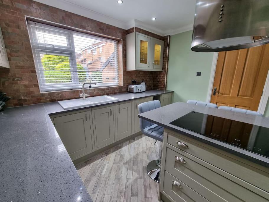 Stunning Family Home Close To The City Centre マンチェスター エクステリア 写真