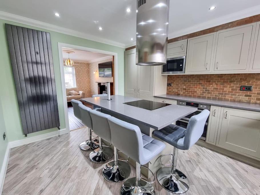 Stunning Family Home Close To The City Centre マンチェスター エクステリア 写真
