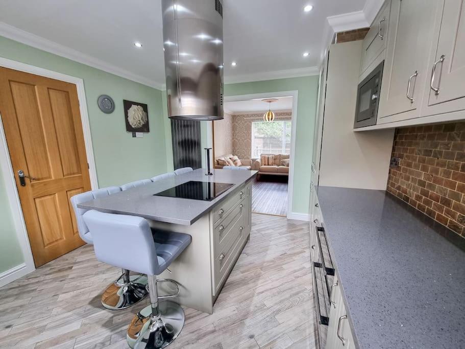 Stunning Family Home Close To The City Centre マンチェスター エクステリア 写真