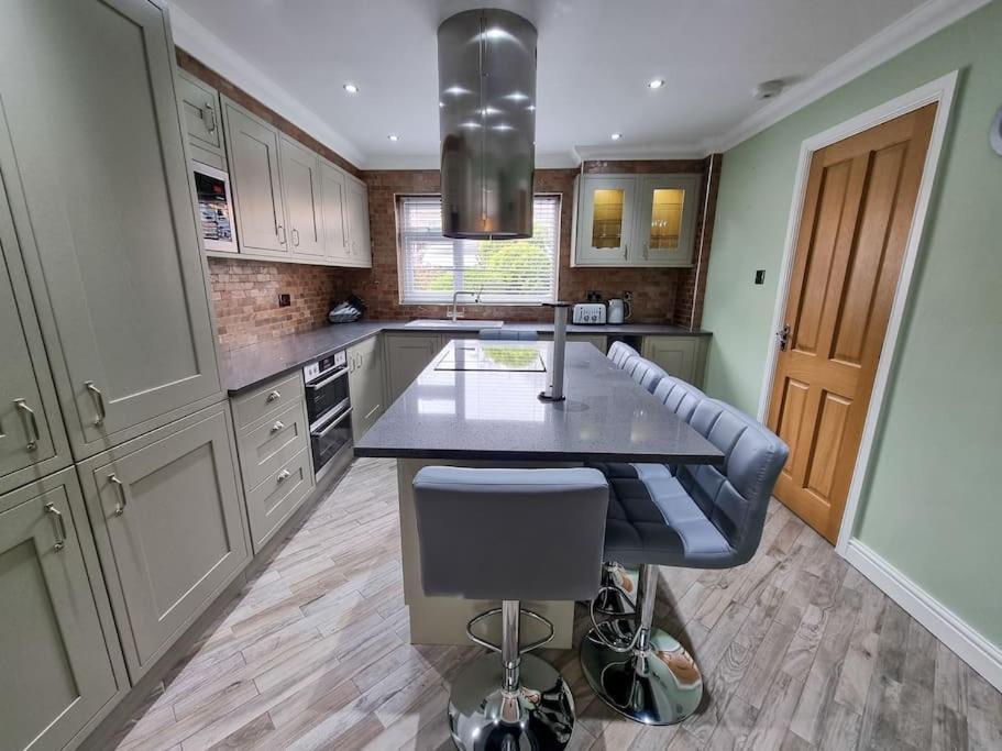 Stunning Family Home Close To The City Centre マンチェスター エクステリア 写真